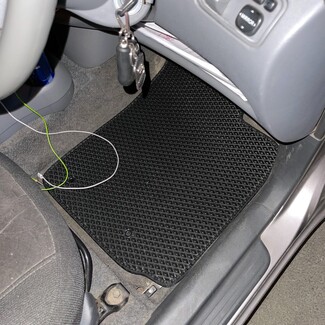 Ворсовые коврики на Toyota Vitz I 1998 - 2005 в Челябинске Ворсовые коврики на Toyota Vitz I 1998 - 2005 в Челябинске