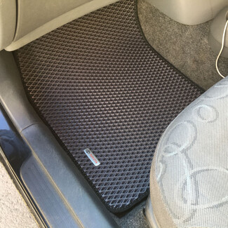 Ворсовые коврики на Toyota Vitz I 1998 - 2005 в Челябинске Ворсовые коврики на Toyota Vitz I 1998 - 2005 в Челябинске